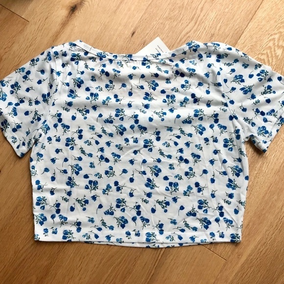 NWT CROP WHITE &  BLUE FLORAL TOP - Picture 3 of 10